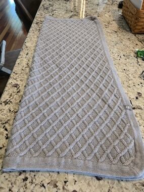 Stokke Knit Stroller Blanket  Gray  Soft Luxury Baby Blanket Excellent Used